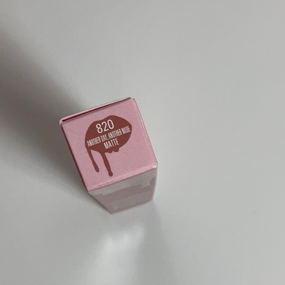 Kylie Cosmetics Kylie Jenner Liquid Matte Lipstick "Another Day Another Nude" - Picture 3 of 8